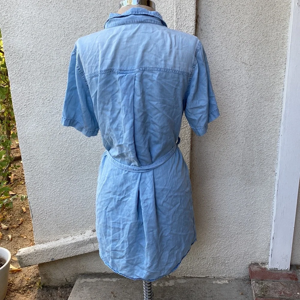Lulu’s beautiful blue short dress w/ buttons & tie. So pretty and flattering - Picture 5 of 10